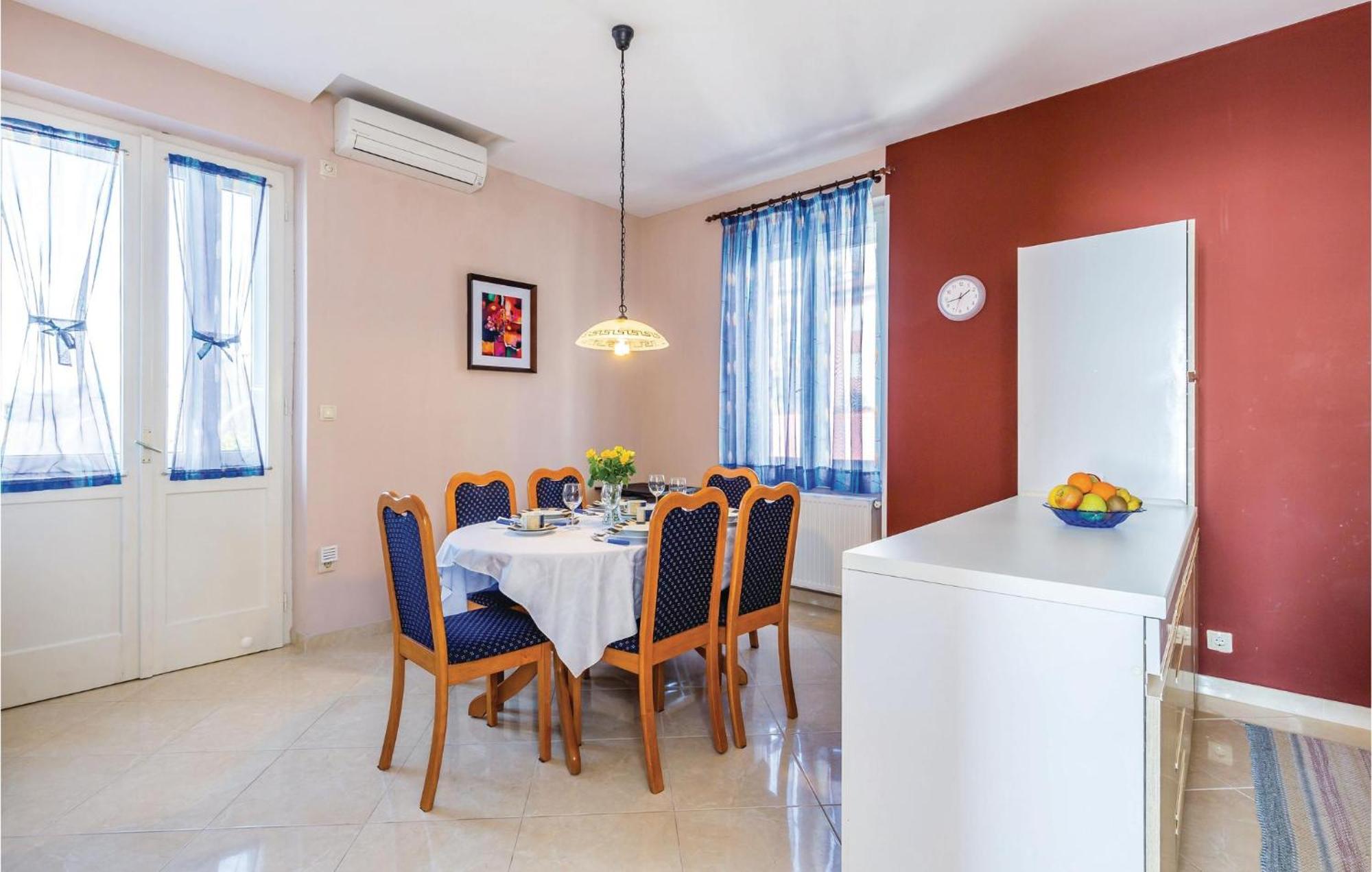 Gorgeous Apartment In Rijeka With Kitchen Exterior foto